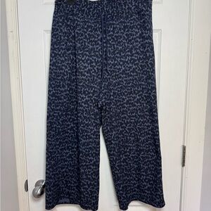 Athleta Avenue Wide Leg Crop Joggers. 10P